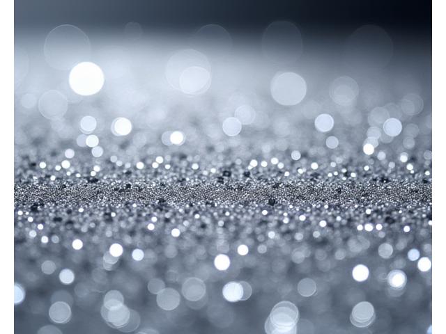 Surface brillante d'une bague recouverte de multiples petits diamants sertis pavé, créant un effet scintillant.